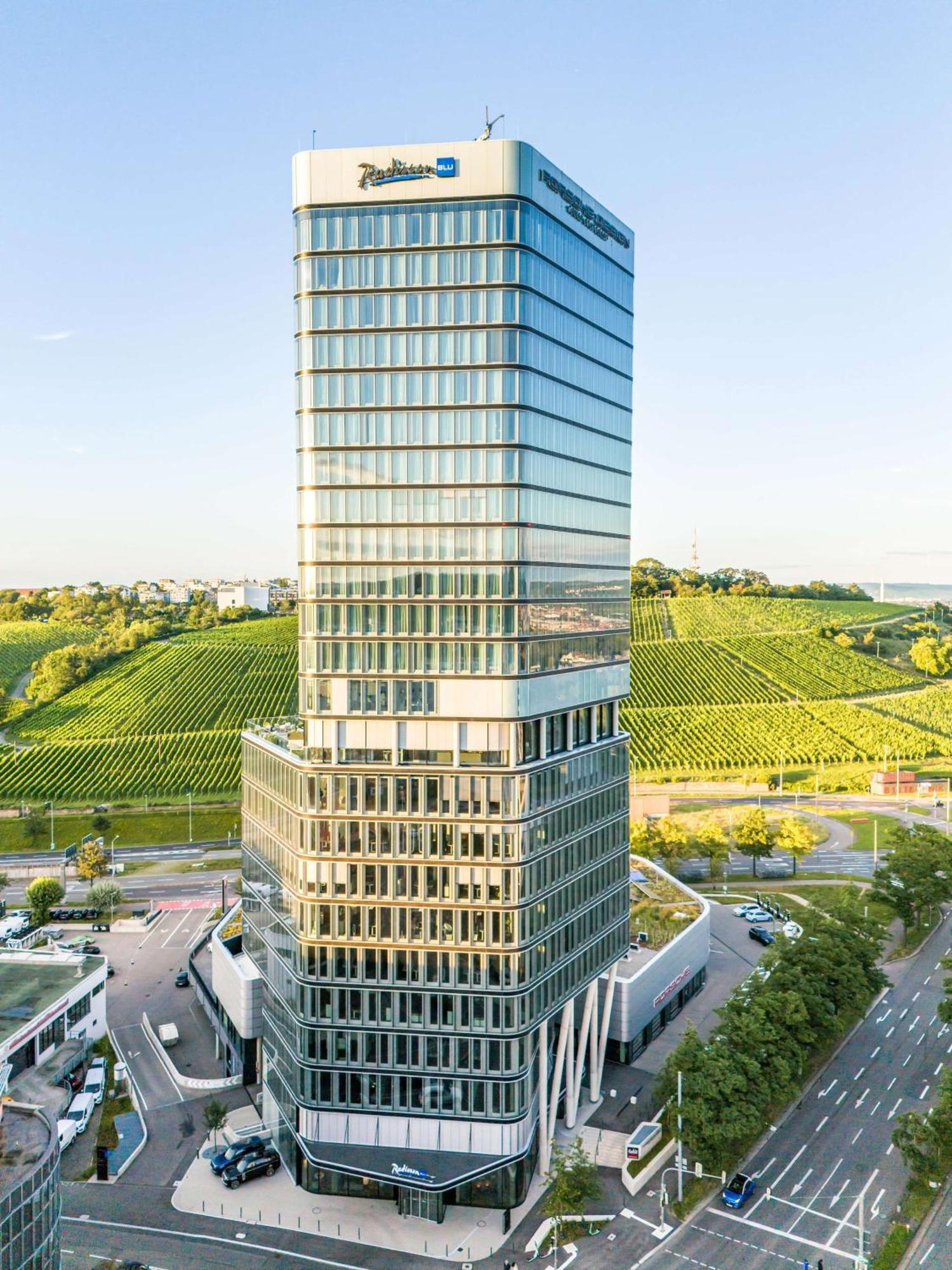 Radisson Blu At Porsche Design Tower Hotel Stuttgart